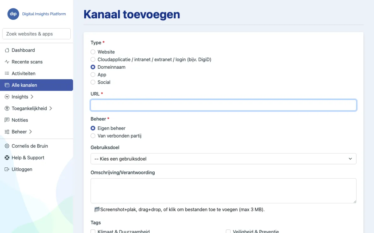 Formulier voor het toevoegen van een domeinnaam: type Domeinnaam geselecteerd, URL en beheer
